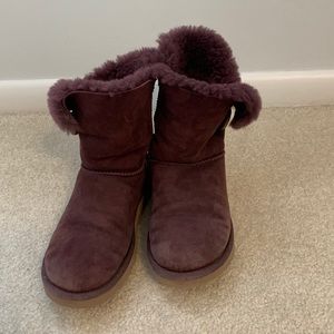 Ugg boots-style bailey button